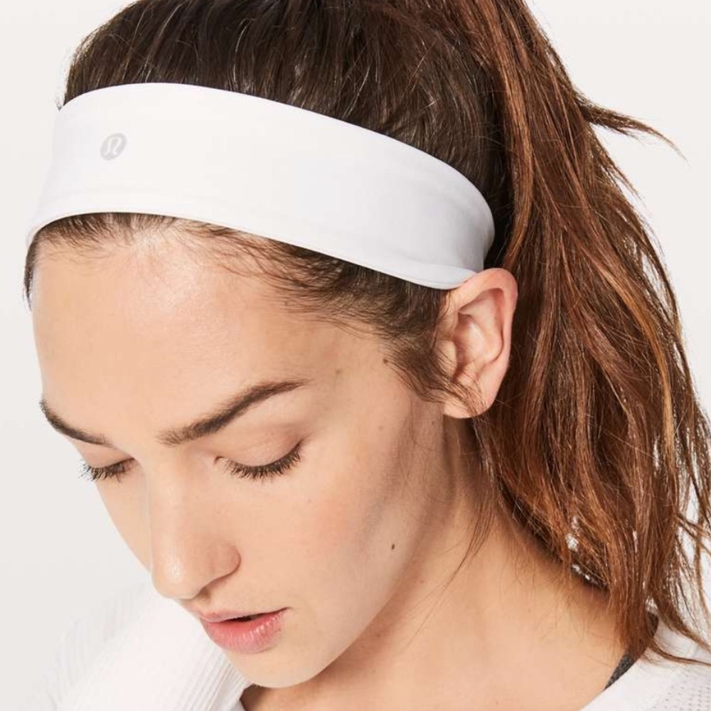 Wholesale pack of -10 🍋-Lululemon fly away tamer head band Blk and blue only! - Picture 12 of 16